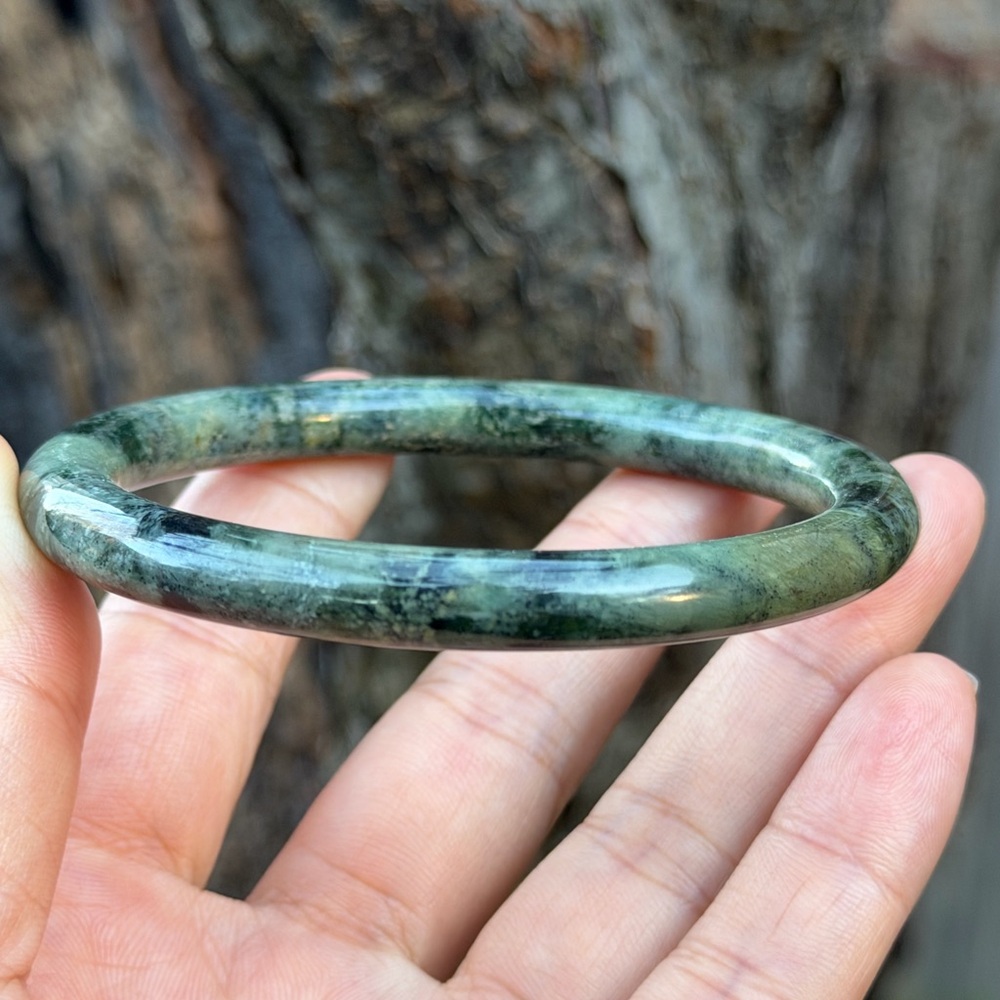 63mm‎ inner diameter skinny xiuyu jade bangle 1537